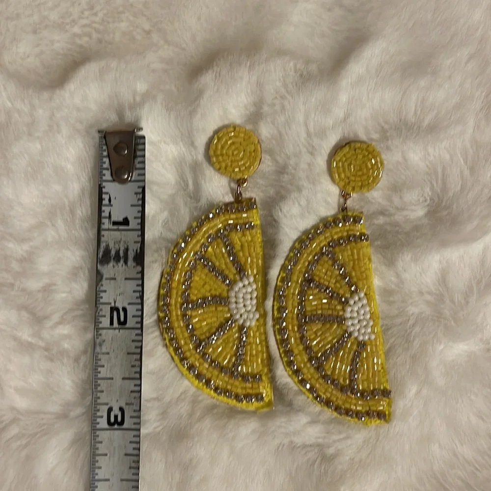 Lemon Wedge beaded earrings - Picture 3 of 3
